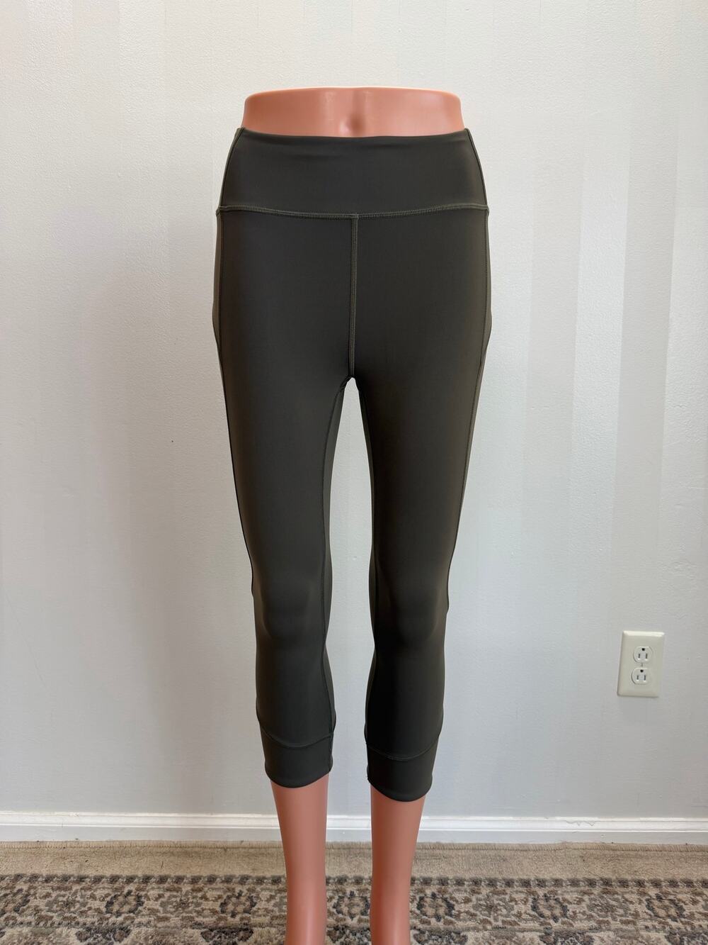 Lululemon In Movement Capri Leggings Dark Olive Everlux High Rise Sz 4